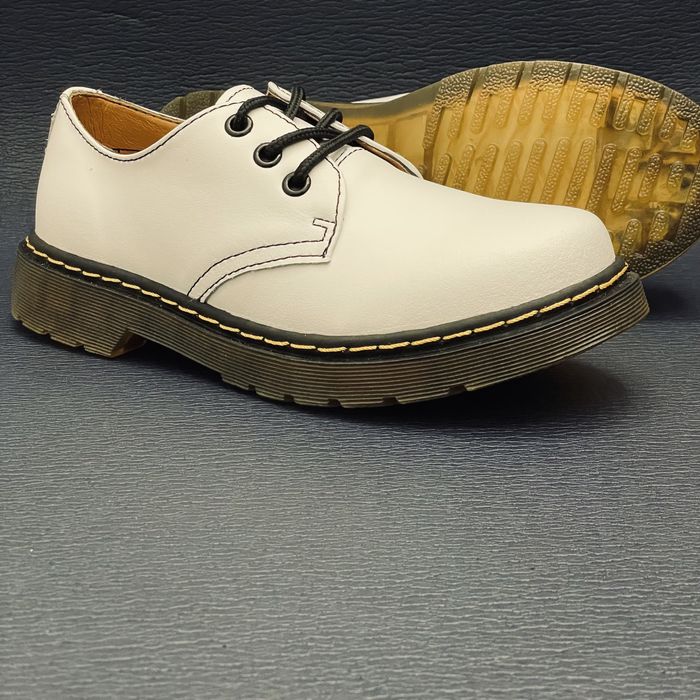 Eleganckie glany półbuty martensy Oxfordki klasyczne