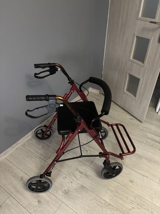 Balkonik na kółkach z siedziskiem