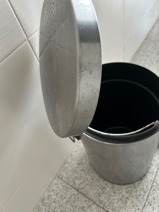 Balde caixote lixo grande com pedal