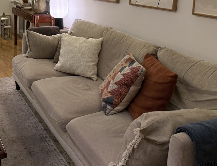 Sofa em tecido AREA