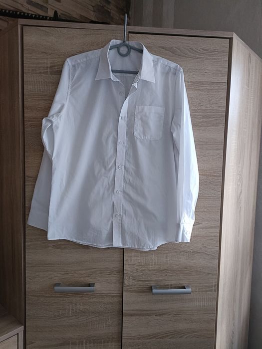 Biała elegancka koszula