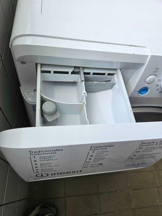 Máquina Lavar e Secar Roupa