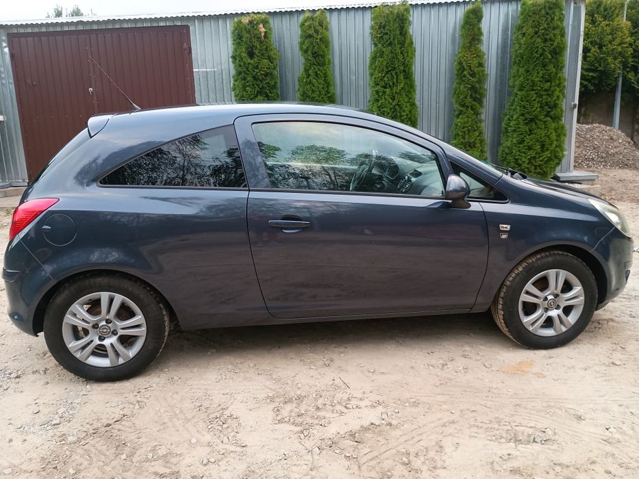 Opel Corsa D 1.4 benzyna klima  bogata wersja 2011r.z Niemiec.