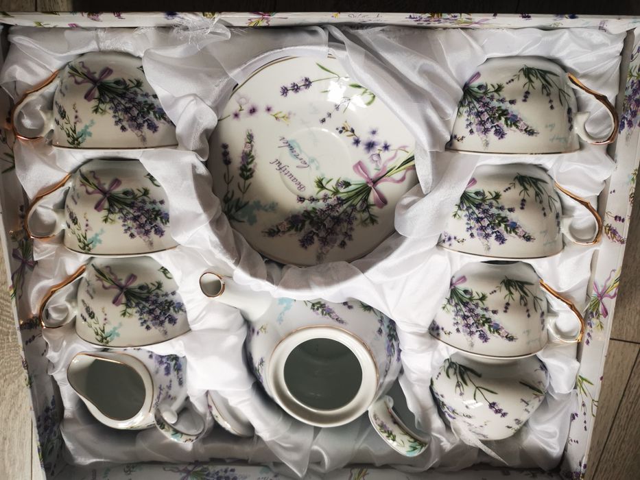 Nowy serwis porcelanowy w lawendę z pudełkiem