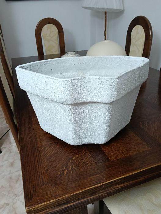 Vaso em cimento em excelente estado 41cm por 25 cm