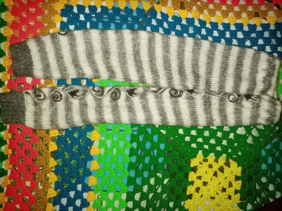 Дитячі в'язані рейтузи.