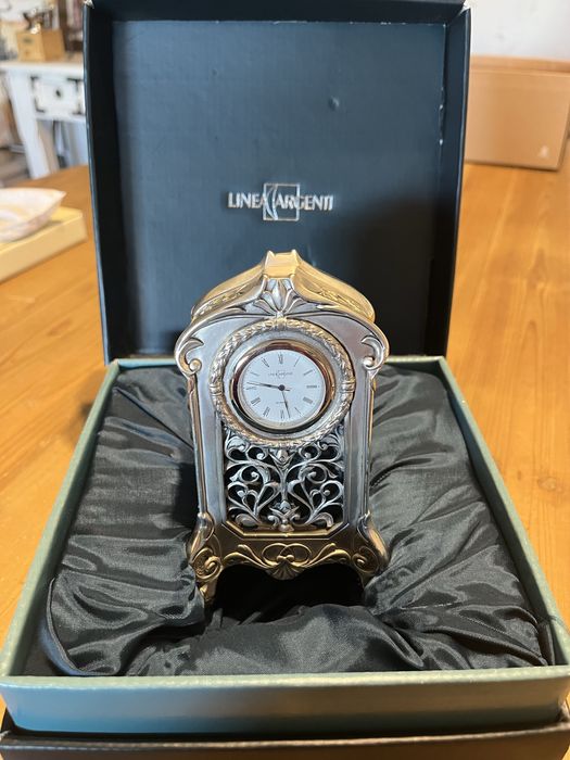 Relógio de mesa em prata