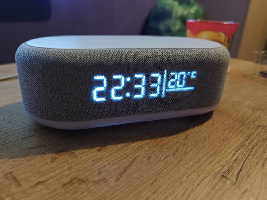 Zegarek/ budzik z funkcją ładowania.telefonu