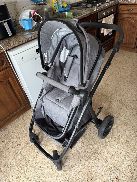 Selling a lightly used baby stroller
