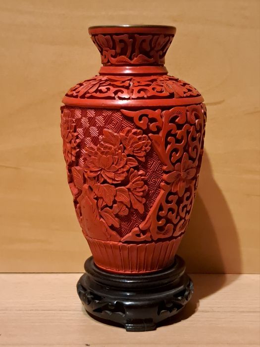 Wazon z chińskiej laki.