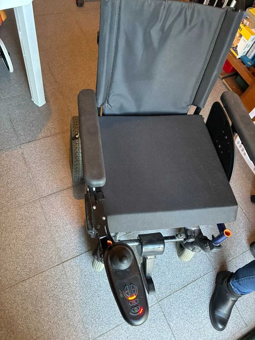 Cadeira de rodas elétrica QUICKIE F35 R2