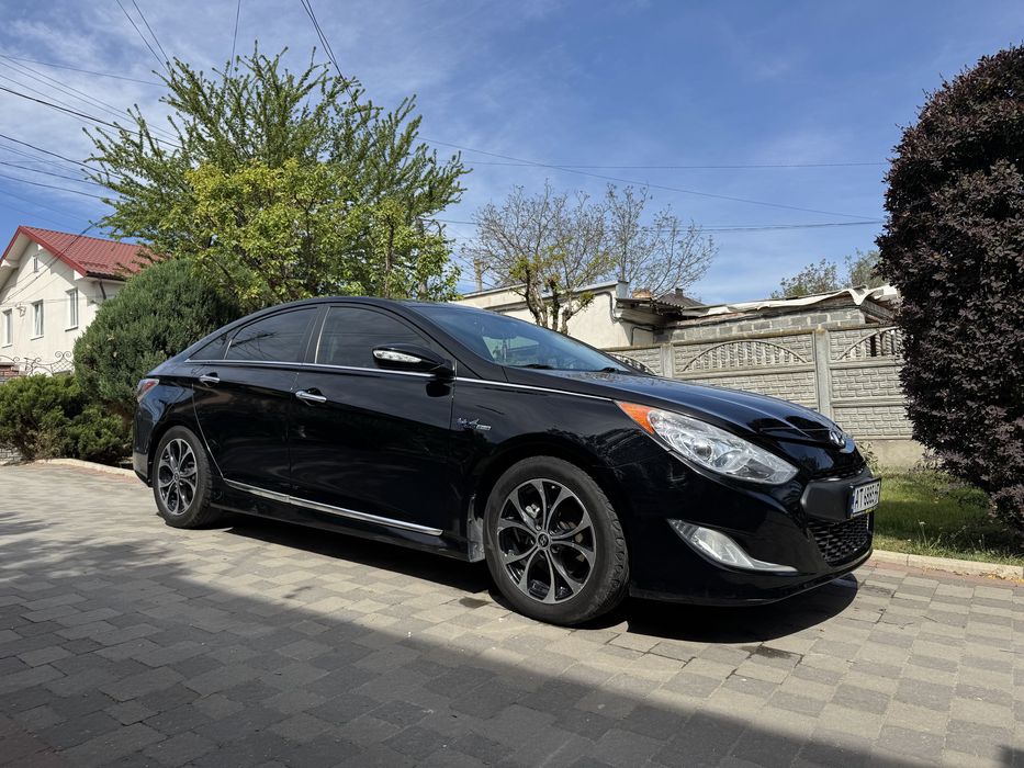 Машина авто Hundai sonata hybrid