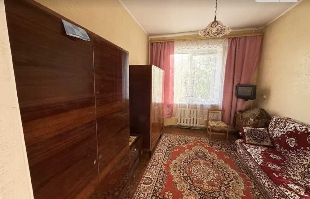 | Продам 2-кімнатну квартиру •  Центр