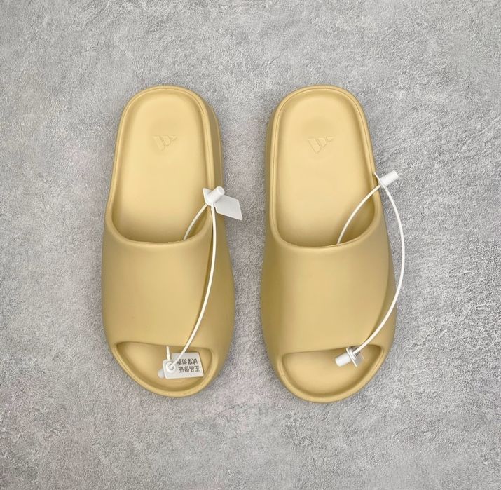 Chinelos Adidas Yeezy Slide