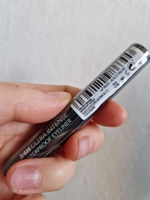 Douglas wodoodporny eyeliner