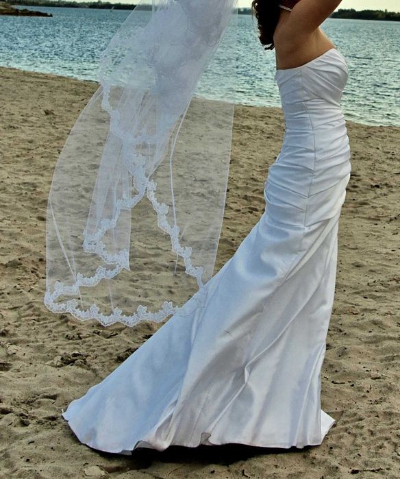 Suknia ślubna z trenem r.38