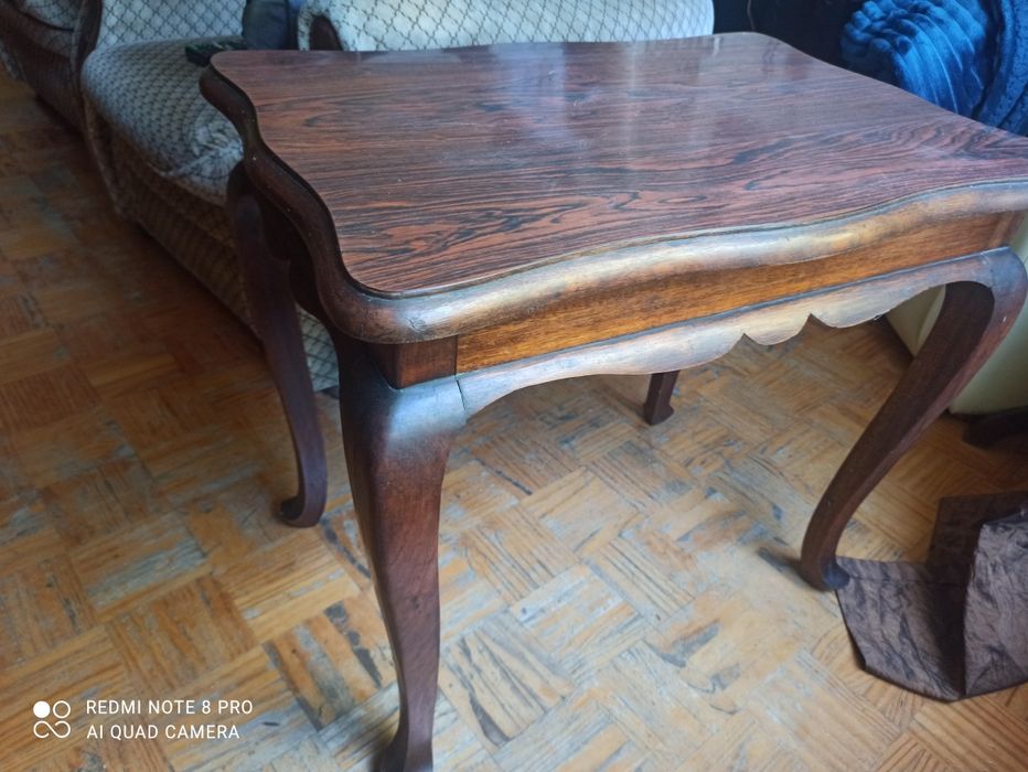 Mesa de madeira pequena