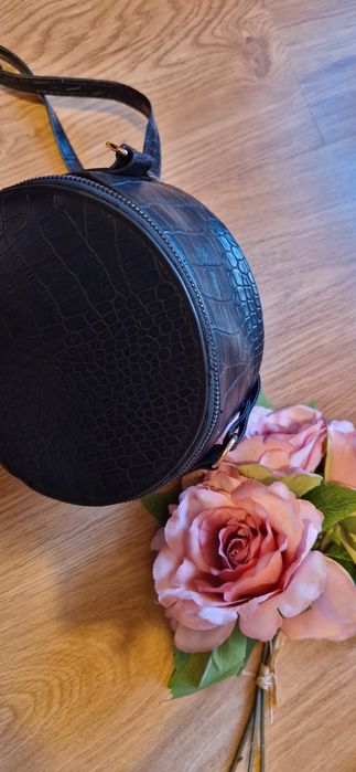 Torebka okrągła, imitacja skóry krokodyla