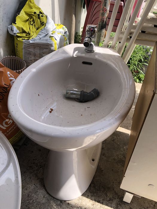 Bidé c/torneira + Lavatório