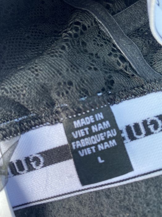 Продам бюстгальер GUESS оригінал.Стан нового.Розмір по бірці L