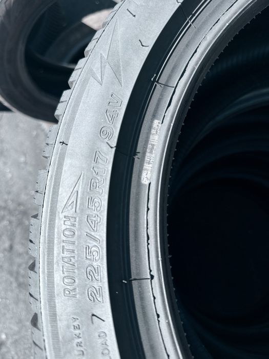 225 45 17 Bridgestone Blizzak LM005 90% 2023 Шини Зима