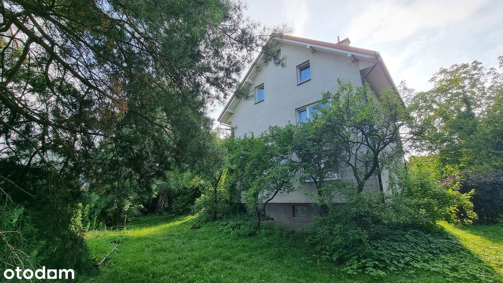 Duży dom z ogrodem i budynkami gospodarczymi blisko centrum Przasnysza