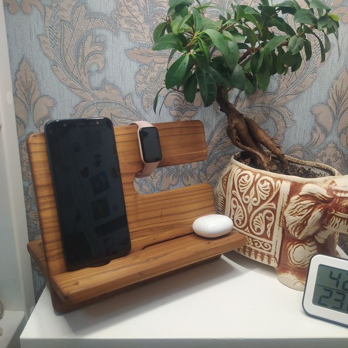 Підставка під телефон з маслини