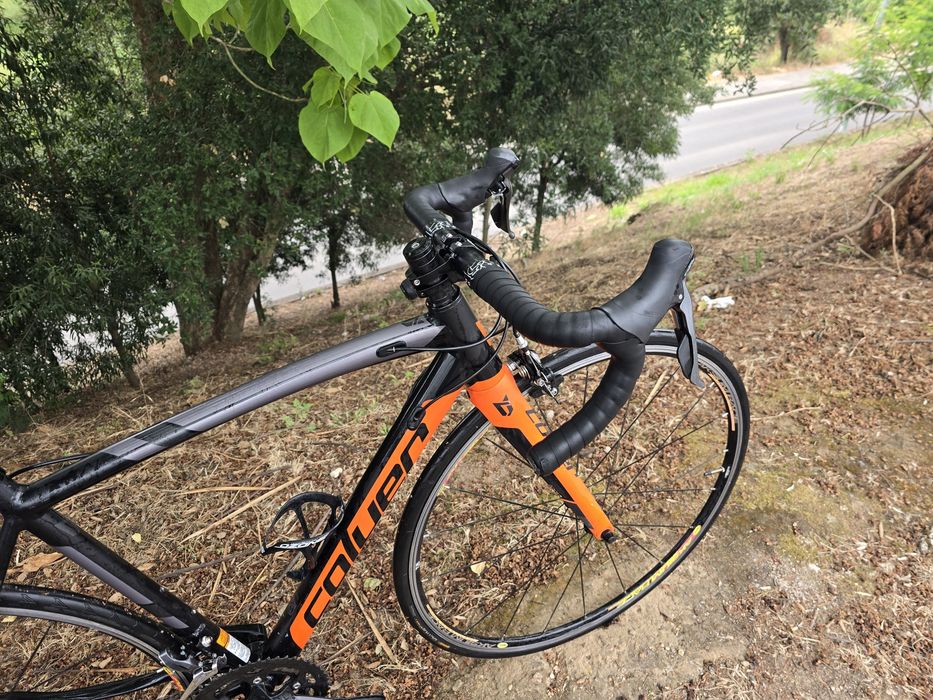 Bicicleta de estrada como nova