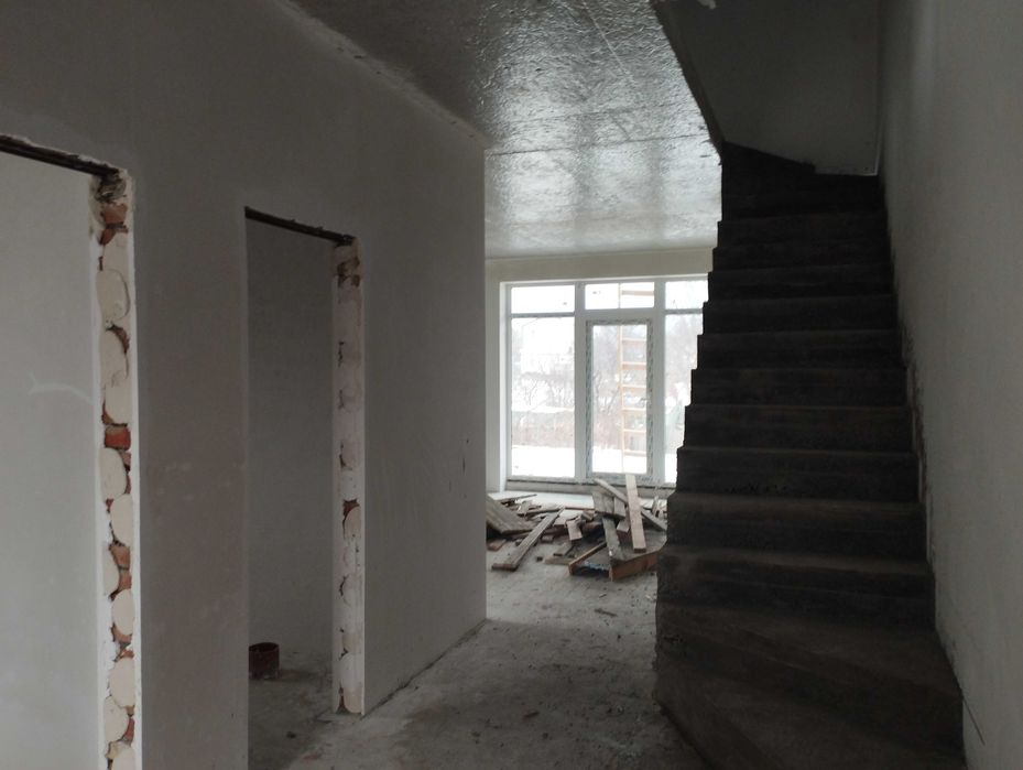 Просторий утеплений будинок в районі Заріччя