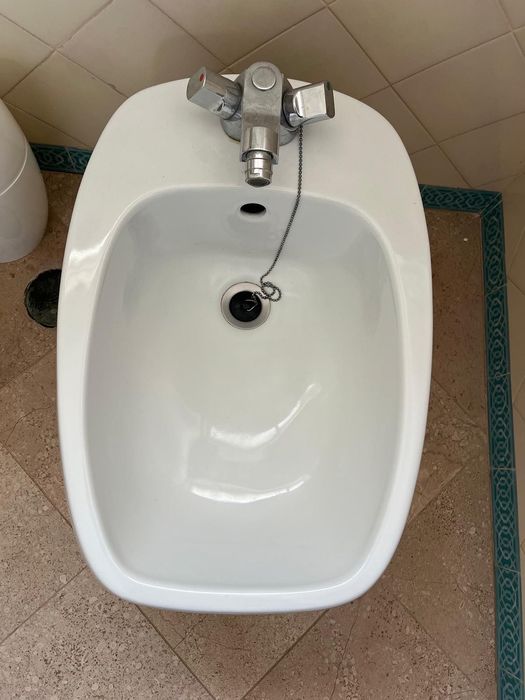Bidé Valadares branco com torneira incluída – bom estado