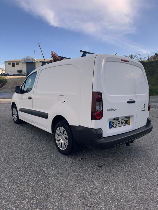Citroen berlingo 3 lugares longa, barras de tejadilho e bola de reboqu