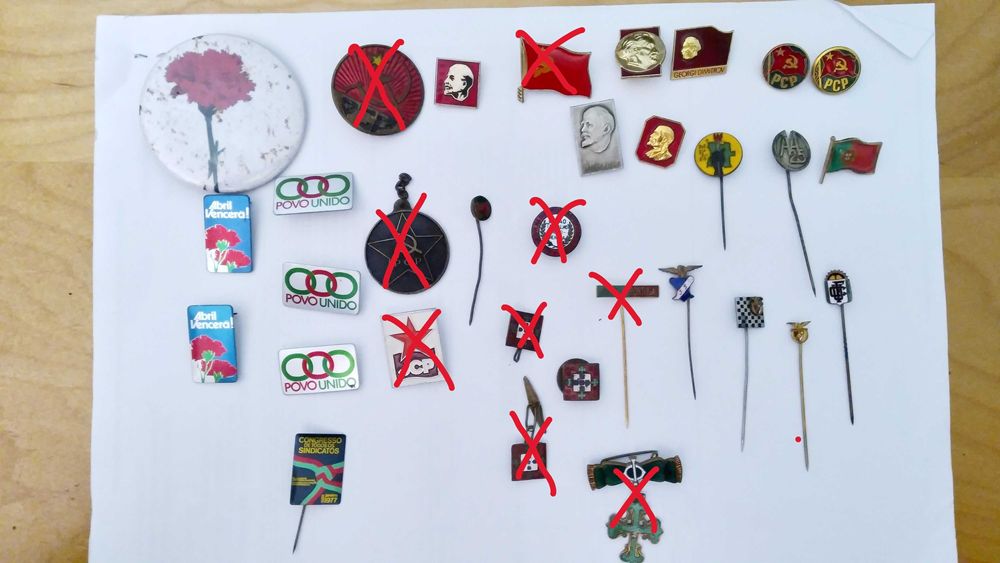 Pins antigos variados