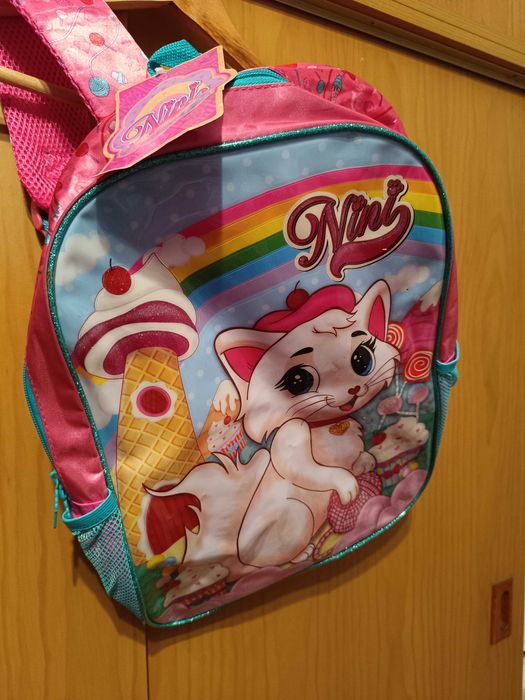 MOCHILA DE MENINA COM ETIQUETA