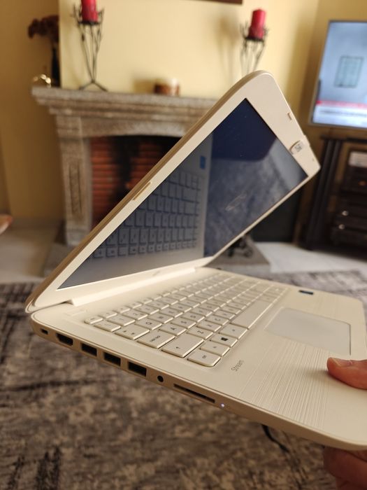 Portátil HP Stream 14-AX007NP (14'' - Intel Celeron N3060)