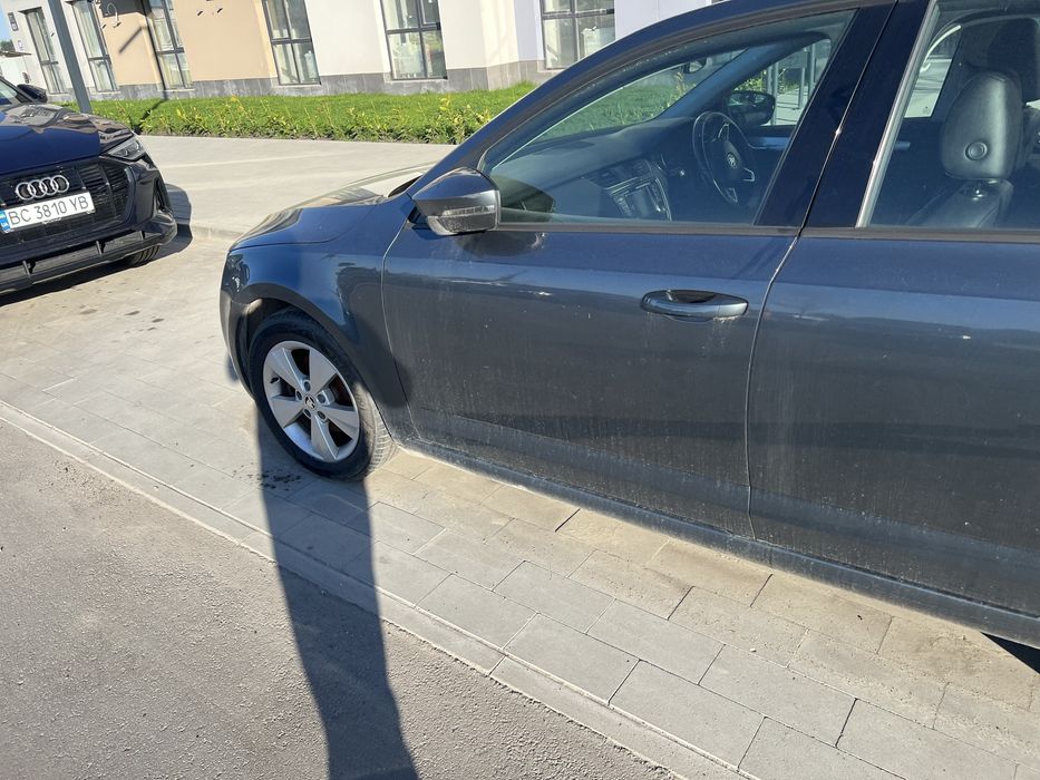 Двері шкода октавія а 7