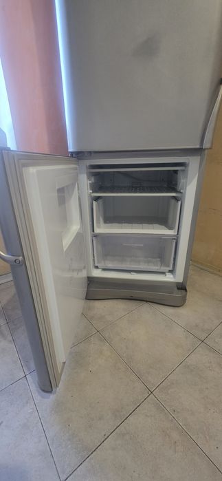 Полностью рабочий холодильник Indesit C132G.016