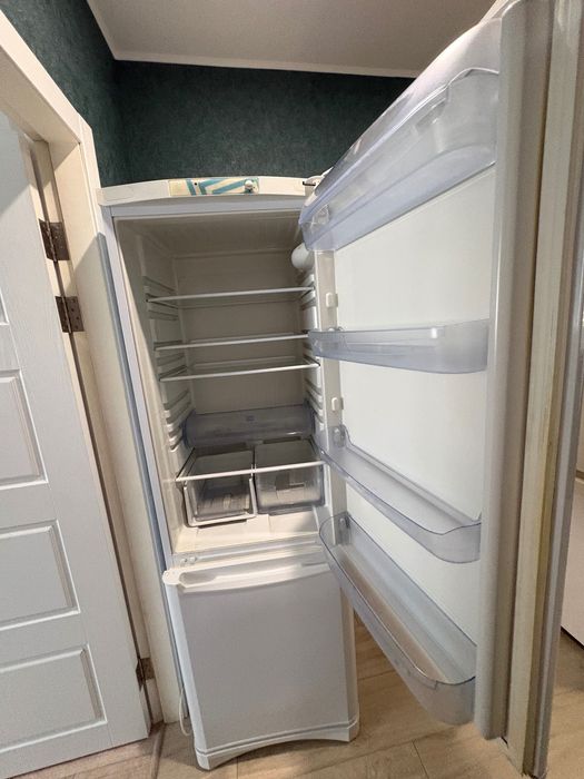 Холодильник indesit