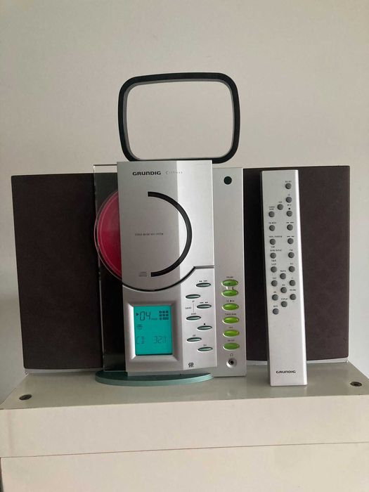 Grundig Radio Receiver with Two Columns, Remote Control and Antenna64730158695937122