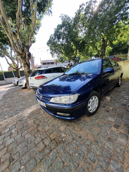 Carro em perfeito estado