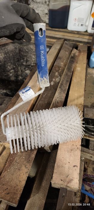 Wałek do odpowietrzania wylewki kolce 4cm