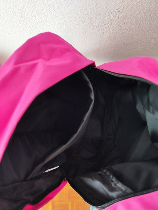 Mochila Escolar Fushia design moderno e prático da Ambar