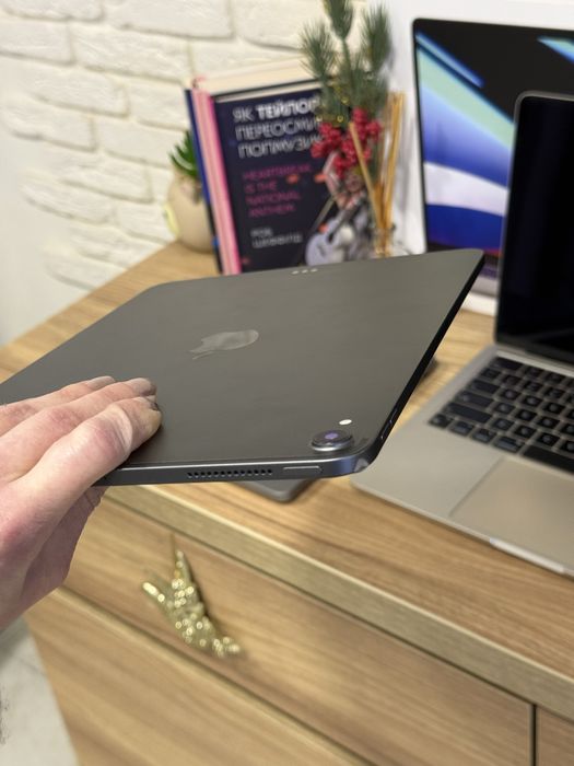 Вживаний планшет Apple iPad Pro 11” (2018) Space Grey 64 GB Wi-Fi