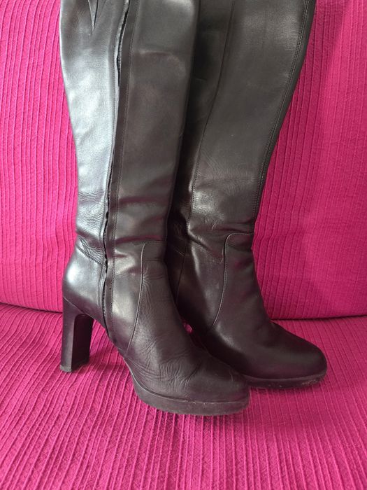 Botas em pele pretas