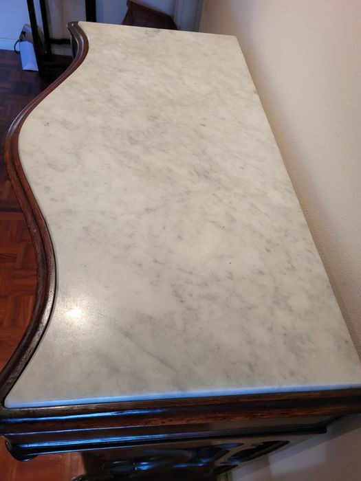 Consola antiga com tampo em mármore