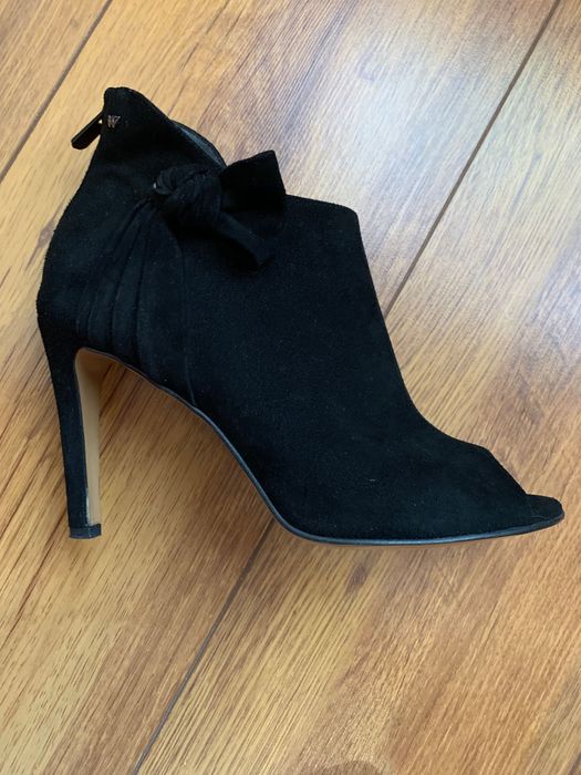 Piękne czarne zamszowe buty damskie na szpilce, marki Wojas r. 38