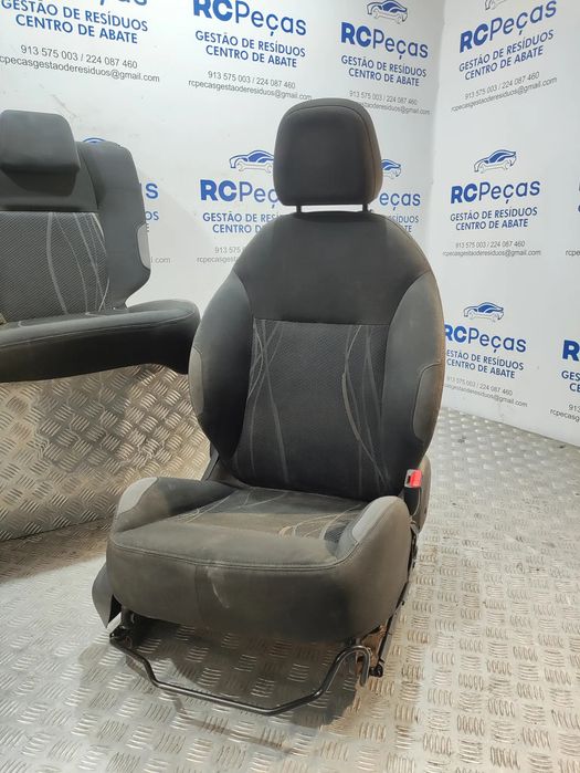 Conjunto de bancos em tecido Peugeot 208 Fase 1
