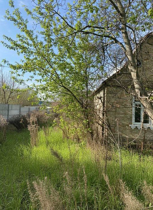 Частина будинку по центральній вулиці на 12 сотках!