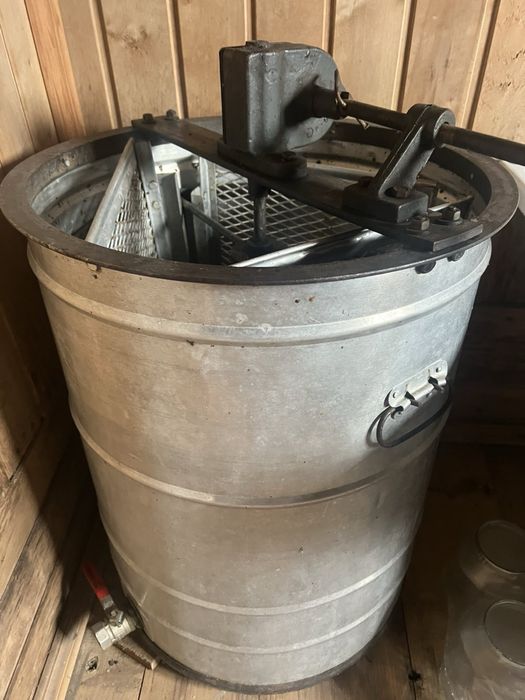 Продам механічну медогонку