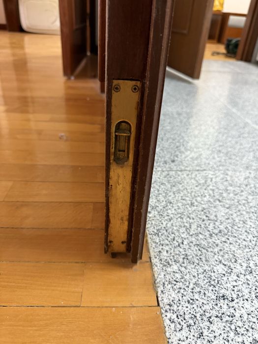 Conjunto de 2 portas interiores em madeira com vidro fosco