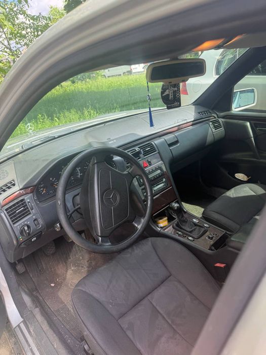 Продам мерседес w210 e200